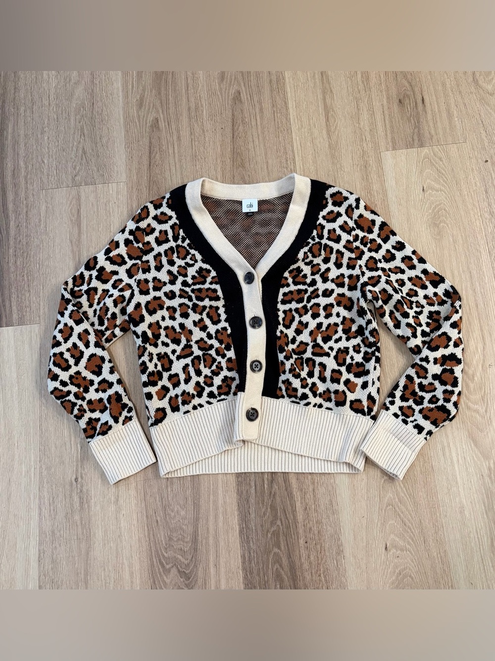 Cabi Leopard-Print V-Neck Button Up Cream Sweater Women’s size Medium Animal